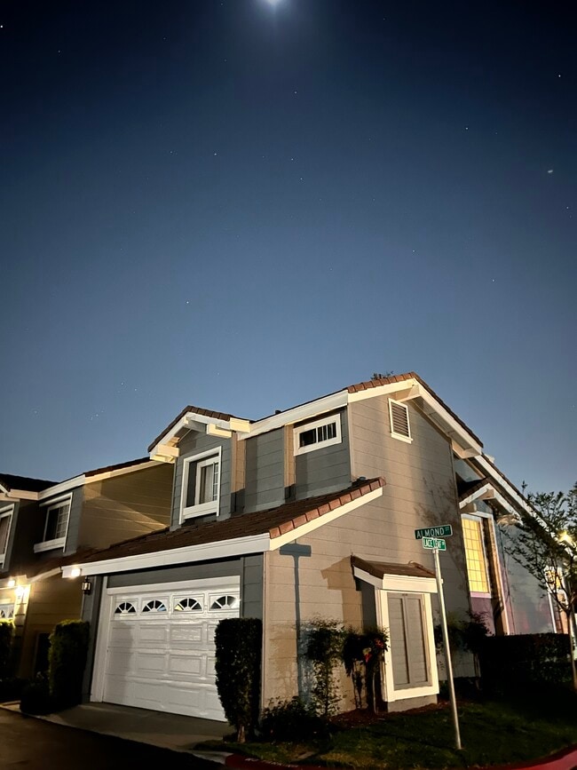 13525 Almond St in Tustin, CA - Building Photo - Building Photo