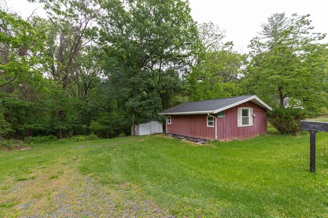 130 Greenwood Rd in Harpers Ferry, WV - Building Photo - Building Photo