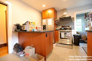 122 Nonantum St, Unit 1 in Boston, MA - Building Photo