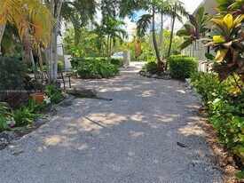 13025 Emerald Dr in North Miami, FL - Building Photo