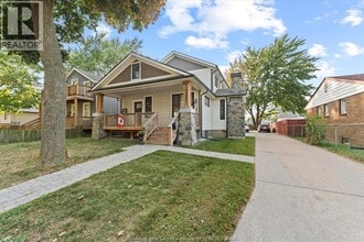 3222 Peter St in Windsor, ON - Foto de edificio - Building Photo