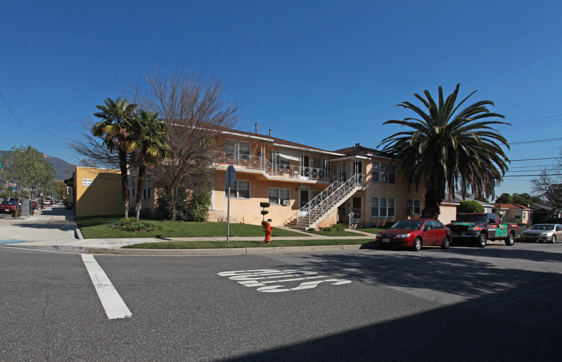 1314 W Burbank Blvd in Burbank, CA - Building Photo