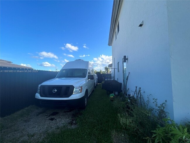 13281 SW 227th St in Miami, FL - Building Photo - Building Photo