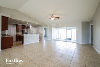 2207 NW 6th Pl in Cape Coral, FL - Foto de edificio - Building Photo