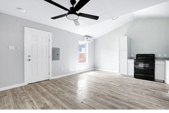 151 Hopi St-Unit -Unit 2 in San Antonio, TX - Building Photo - Building Photo