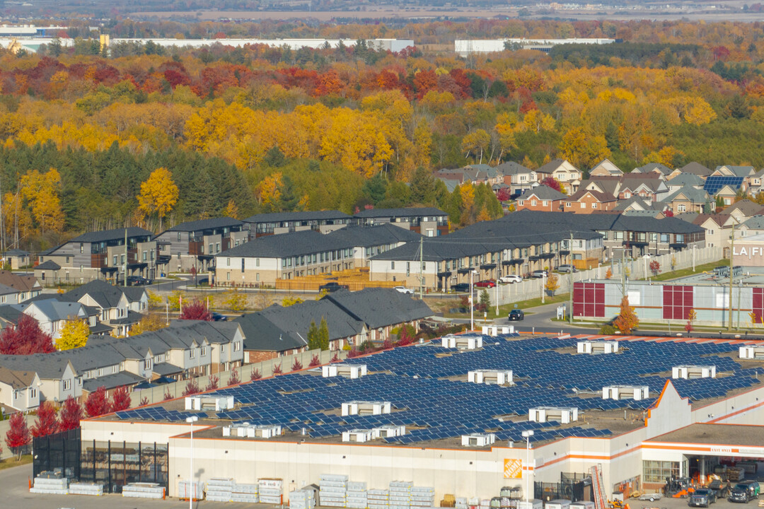 Towns at Folkstone in Whitby, ON - Building Photo