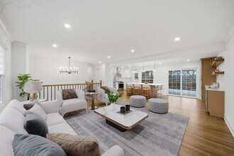 2S245 Mayfield Ln in Glen Ellyn, IL - Building Photo - Building Photo