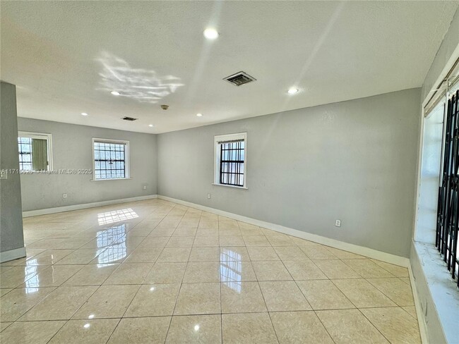 1140 NW 128th Ter in North Miami, FL - Building Photo - Building Photo