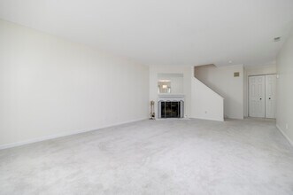 170 Forest St in Stamford, CT - Building Photo - Building Photo