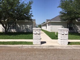 819 N Cross Ln, Unit 4 in Edinburg, TX - Building Photo