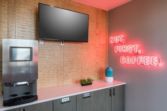 Arapahoe Square in Denver, CO - Foto de edificio - Building Photo