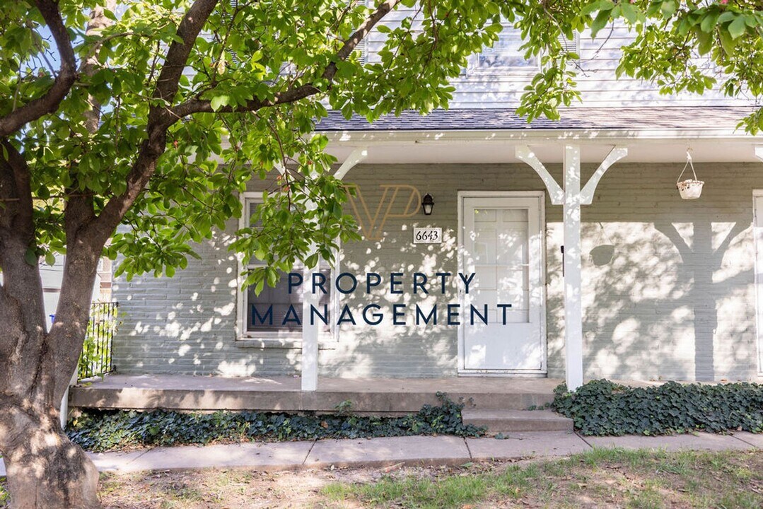6643-6645 Floyd St in Overland Park, KS - Building Photo