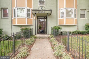 2841 Gainesville St SE in Washington, DC - Building Photo