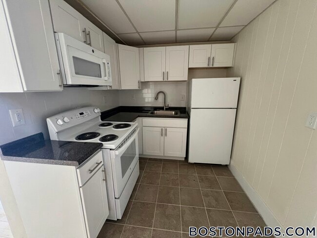 437 Cambridge St, Unit 31 in Boston, MA - Foto de edificio - Building Photo