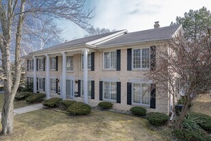 2624 Amara Dr in Toledo, OH - Building Photo