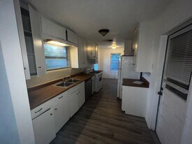 438 Whitehall Dr in Corpus Christi, TX - Building Photo