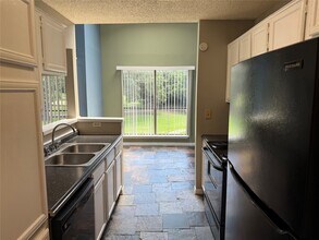 8579 Sands Point Dr in Houston, TX - Building Photo - Building Photo