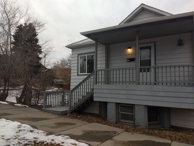 208 N Davis St in Helena, MT - Foto de edificio - Building Photo