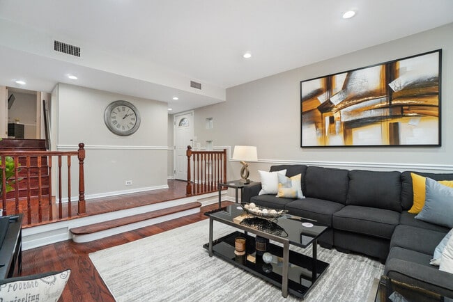 7069 N Crawford Ave in Lincolnwood, IL - Foto de edificio - Building Photo