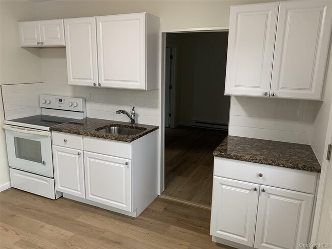 99 Tower St in Huntington Station, NY - Building Photo - Building Photo