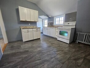 21 Cross St in Reading, MA - Building Photo - Building Photo