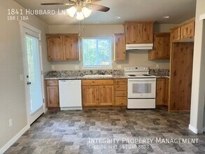 1841 Hubbard Ln in Grants Pass, OR - Building Photo - Building Photo