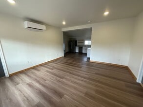 547 E Hickory St in Union, OR - Building Photo - Building Photo