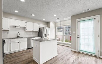 5 Diaz Ct in Franklin Township, NJ - Building Photo - Building Photo