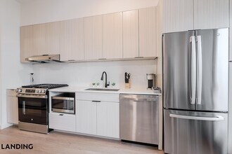 2623 Keene St, Unit 521 in Houston, TX - Building Photo - Building Photo