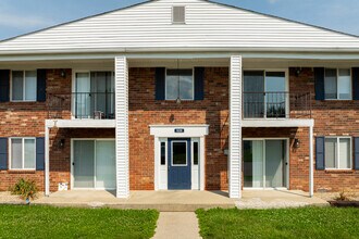 Cumberland Manor in Indianapolis, IN - Foto de edificio - Building Photo