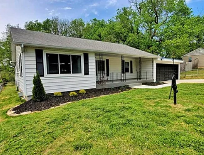 property at 4147 S Hooper Ave