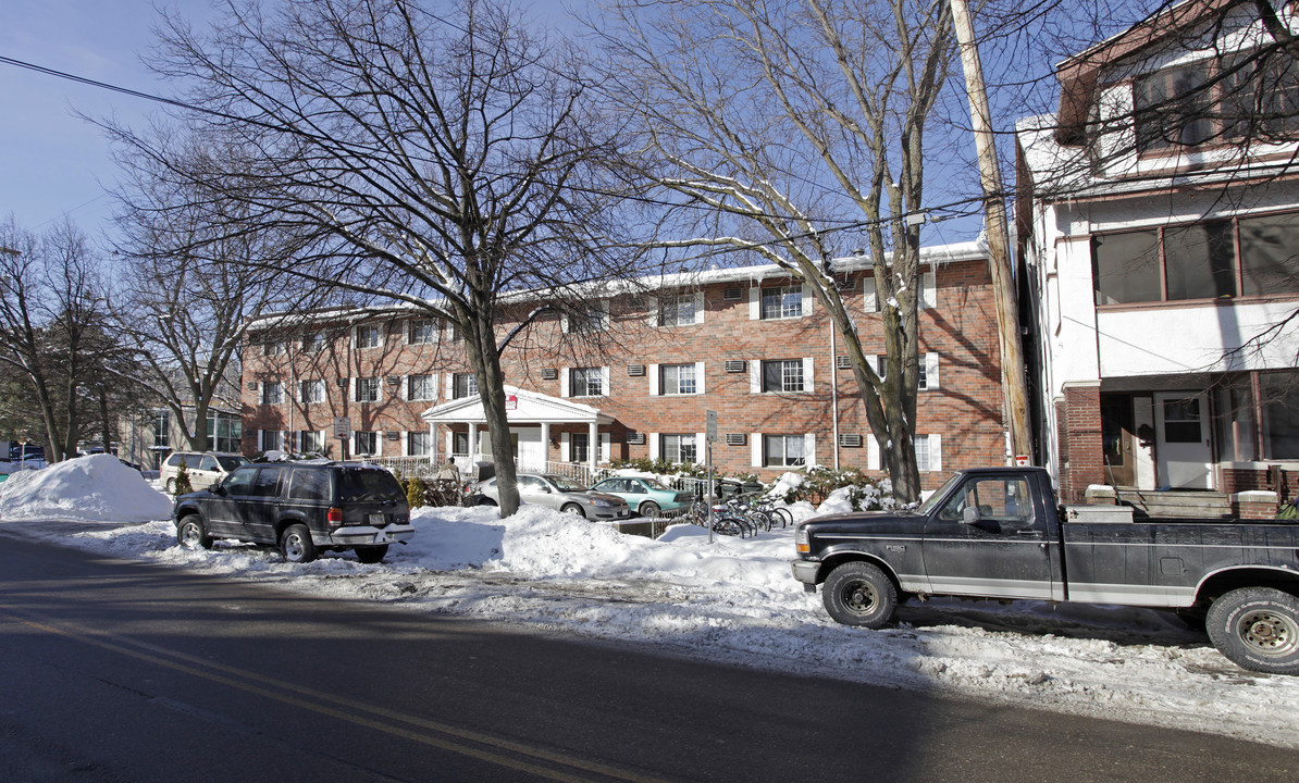 Lexington Apartments in Madison, WI - Foto de edificio