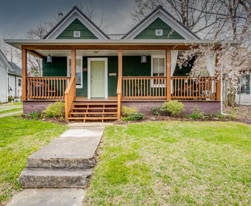 117 W Poplar St in Johnson City, TN - Building Photo