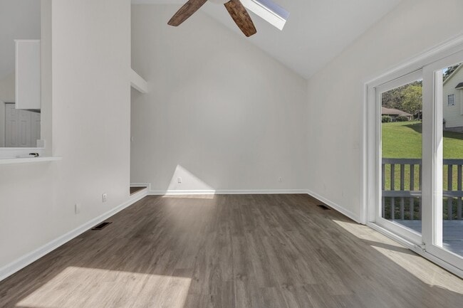 property at 716 Piccadilly Row