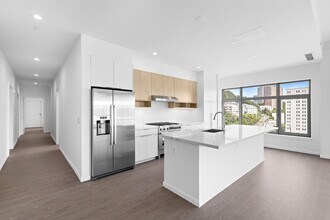 143 Old River Rd in Edgewater, NJ - Building Photo - Building Photo