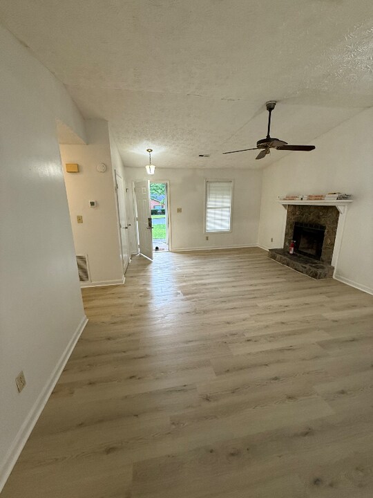 5677 Williamsburg Trce in Atlanta, GA - Building Photo