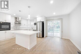 244 Banbury Rd in Toronto, ON - Building Photo - Building Photo