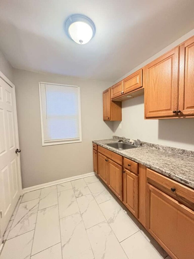 12011 Evergreen Rd in Detroit, MI - Building Photo - Building Photo