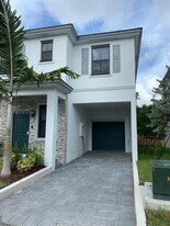 1631 SW 28th St in Fort Lauderdale, FL - Building Photo