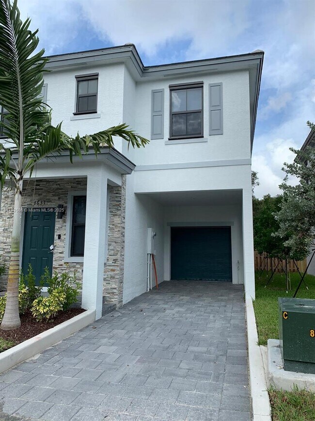 property at 1631 SW 28th St