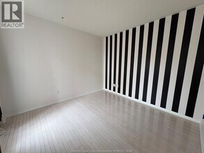 983 Peach Blossom Crescent in Windsor, ON - Building Photo - Building Photo