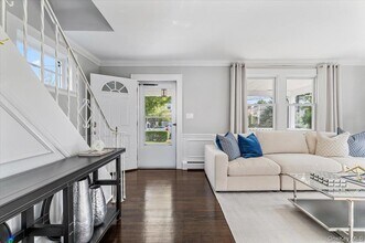 33 Avenue B in Port Washington, NY - Building Photo - Building Photo