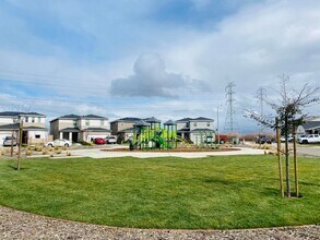 2455 Robledo Wy in Merced, CA - Building Photo - Building Photo