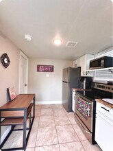 7303 Perugia Ave, Unit Studio in Orlando, FL - Foto de edificio - Building Photo