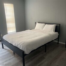 4640 Koval Ln in Las Vegas, NV - Foto de edificio - Building Photo