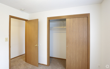 5015 SW 9th St in Des Moines, IA - Building Photo - Building Photo