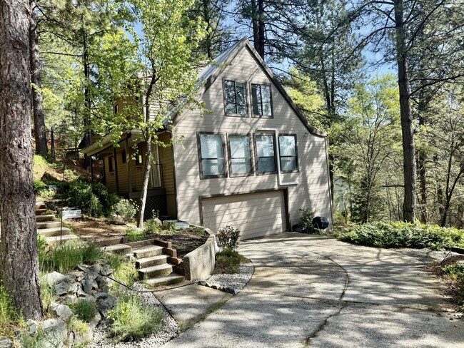 15119 Sierra Star Ln in Grass Valley, CA - Foto de edificio - Building Photo