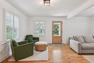 129 Chicago Ave N in Wayzata, MN - Building Photo - Building Photo