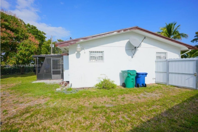 716 NE 7th St in Hallandale Beach, FL - Building Photo - Building Photo