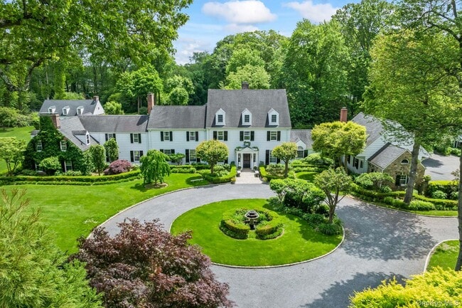 8 Stonegate Ln